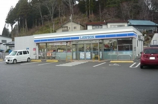 ローソン久慈湊町店まで500m