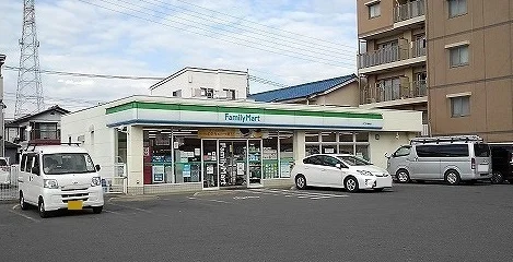 ファミリーマート　川口戸塚店まで300m
