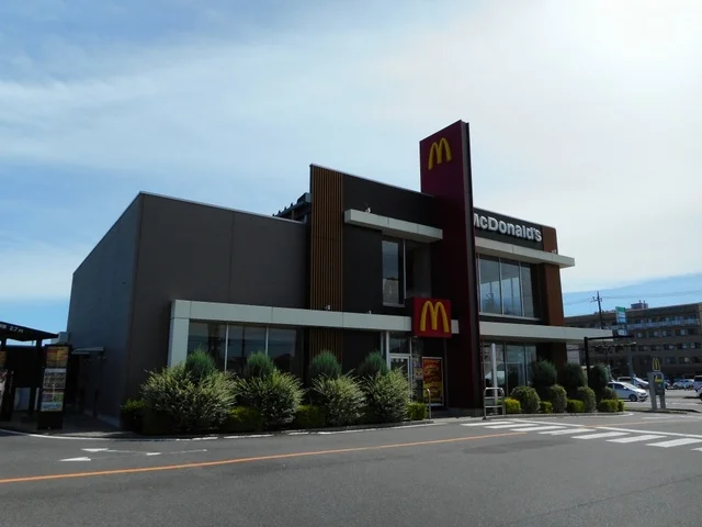 マクドナルドまで2200m