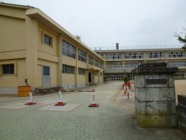 野村小学校まで1000m