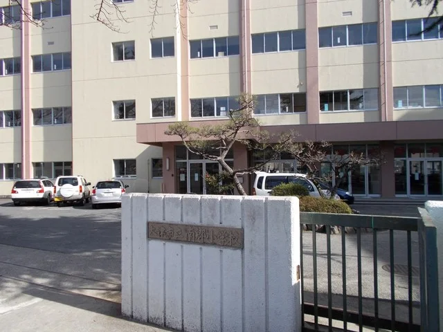 南郷小学校まで1100m