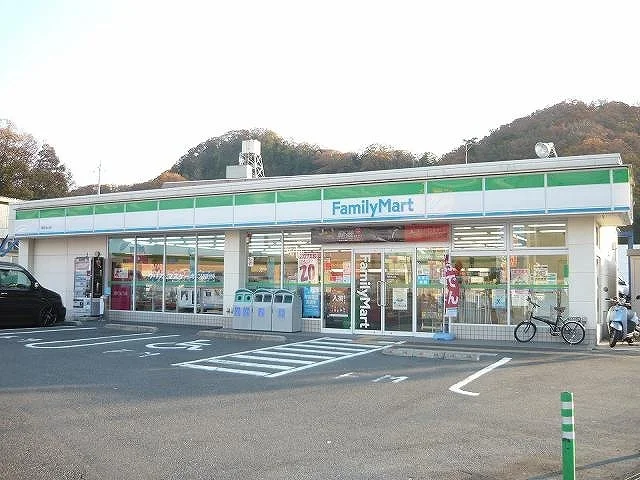 ファミリーマート鳥取覚寺店まで1300m