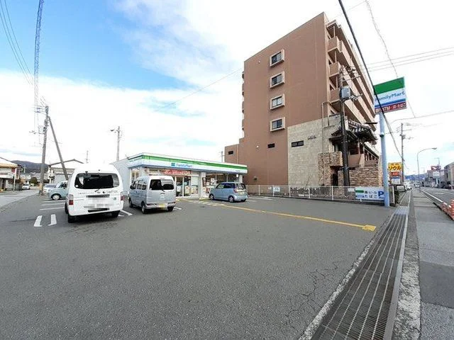 ファミリーマート 土佐山田東本まで1100m