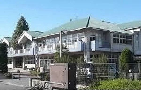 松江市立湖東中学校まで400m