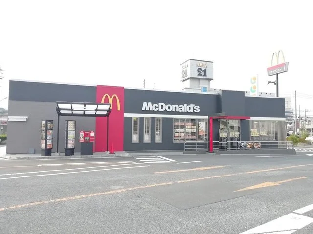 マクドナルドまで1100m