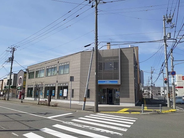 北洋銀行静内支店まで900m