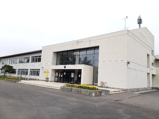 荻野小学校まで1100m