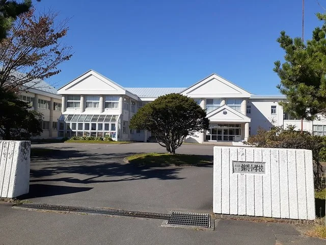錦岡小学校まで1000m