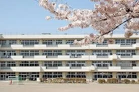 上柴西小学校まで700m