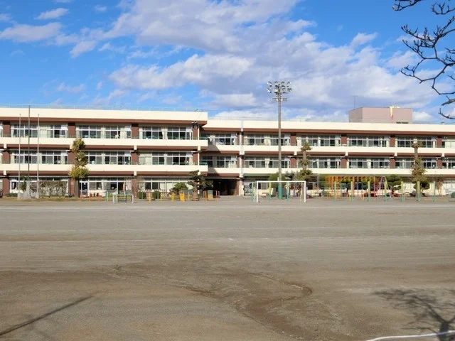 寄居小学校まで450m