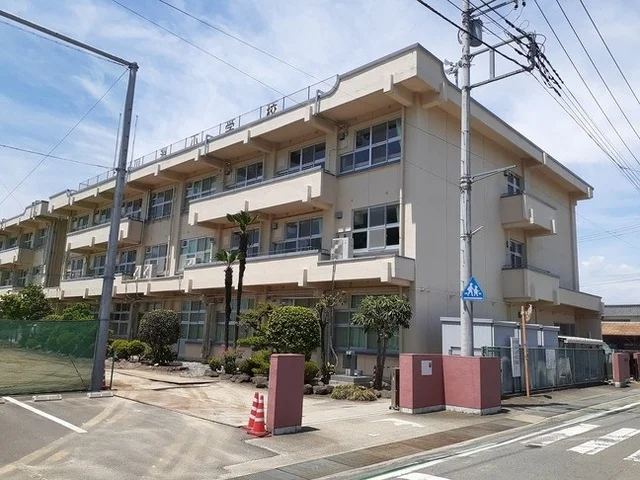 前橋市立上川淵小学校まで400m