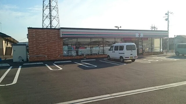 セブンイレブン南篠崎2丁目店まで300m