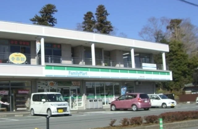ファミリーマート御殿場北久原店まで1100m