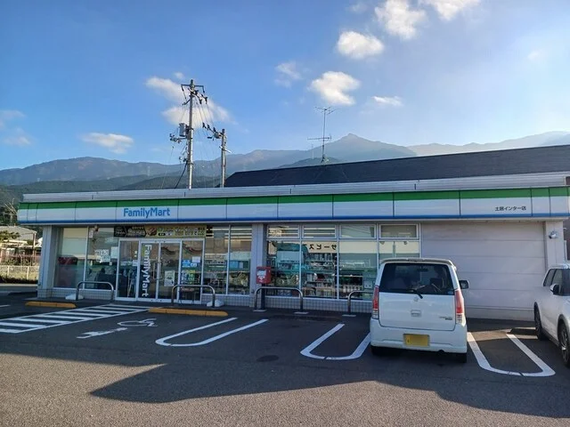ファミリーマート土居インター店まで673m