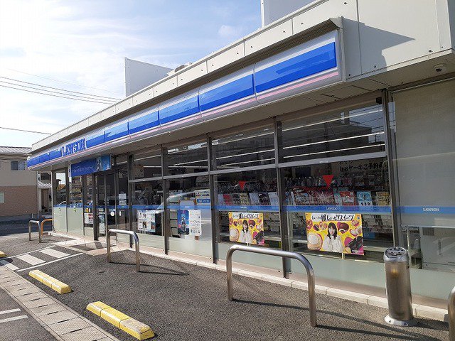 ローソン長嶺南六丁目店まで400m