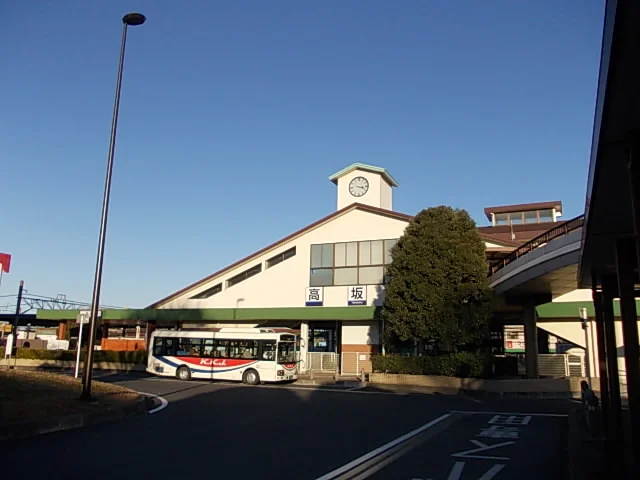 高坂駅西口まで450m