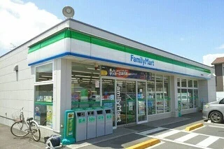 ファミリーマート鶴市明見店さんまで450m