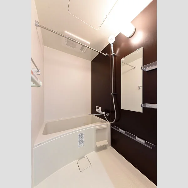 家具家電・雑貨品消耗品等、設置前の室内写真となります。