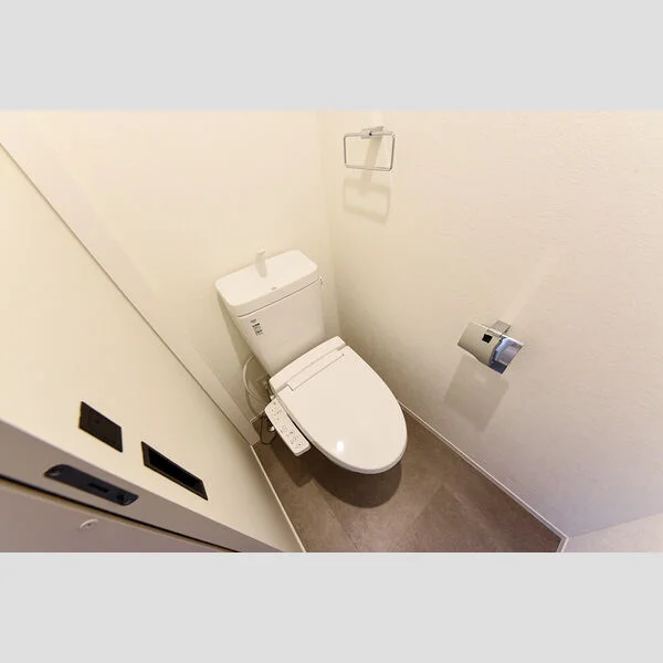 家具家電・雑貨品消耗品等、設置前の室内写真となります。