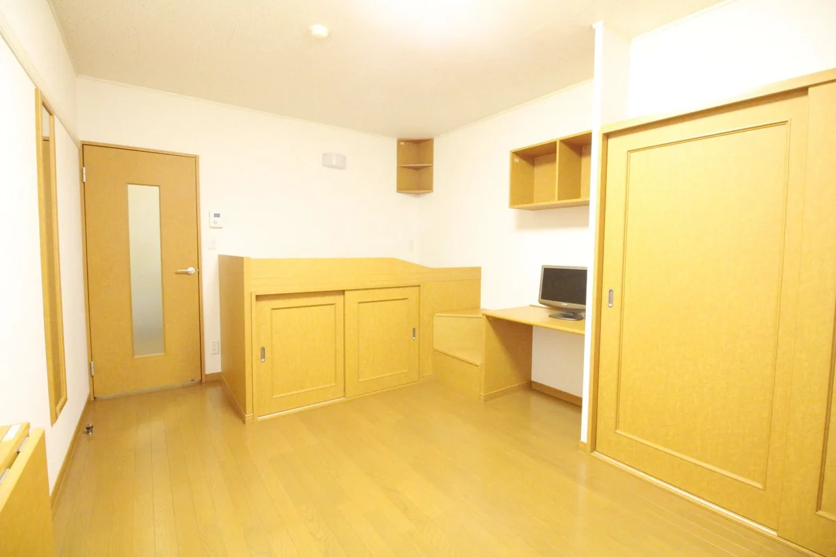 テーブルを折りたためばお部屋も広く使えます♪