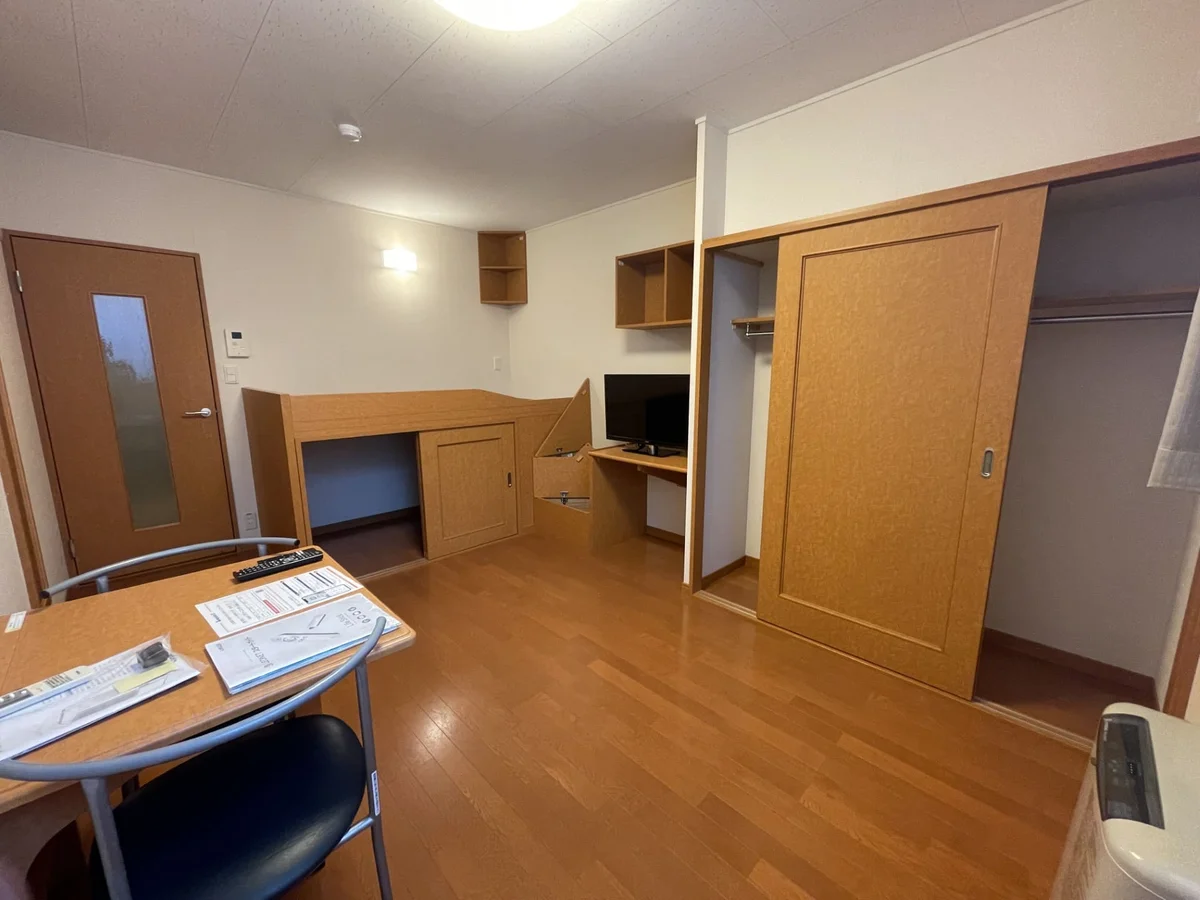 折り畳み式のテーブルはコンパクトに収まります