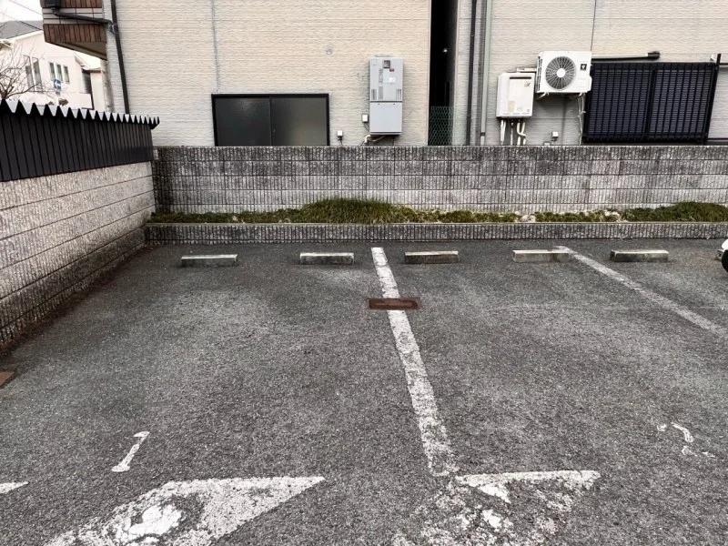 駐車場は別料金となります。