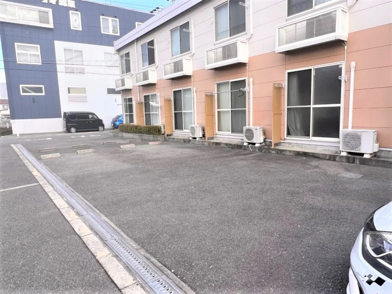 駐車場は別料金となります。