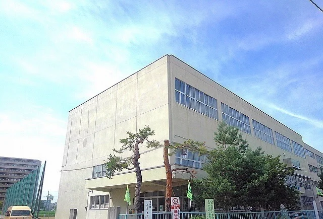 平和通小学校まで1000m