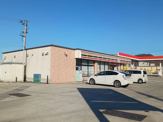 セブンイレブンまで884m