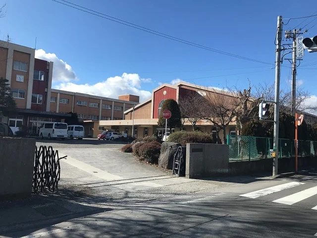 南小学校まで600m