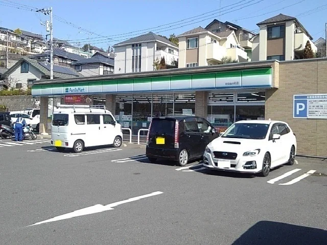 ファミリーマートまで650m