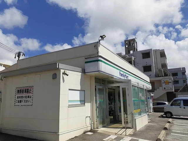 ファミリーマート那覇西高校前店まで557m