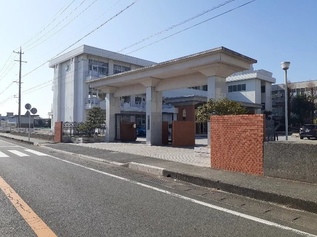 竜洋中学校まで1400m