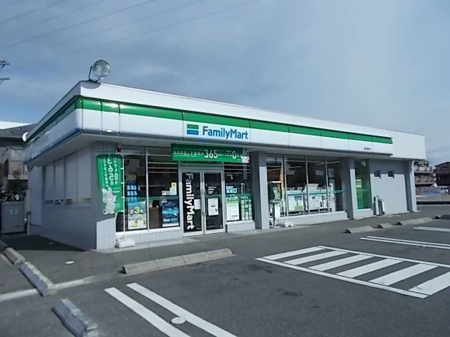 ファミリーマート茜部菱野店まで400m