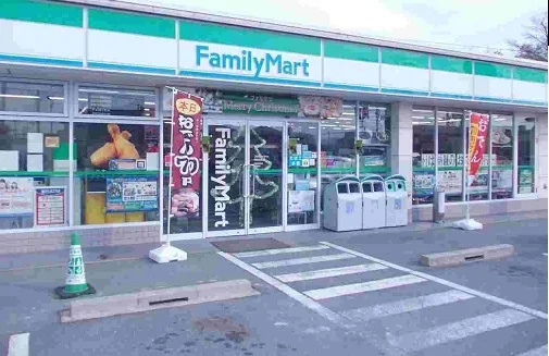 ファミリーマートまで2550m