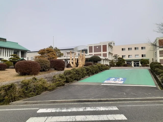 大栄中学校まで214m