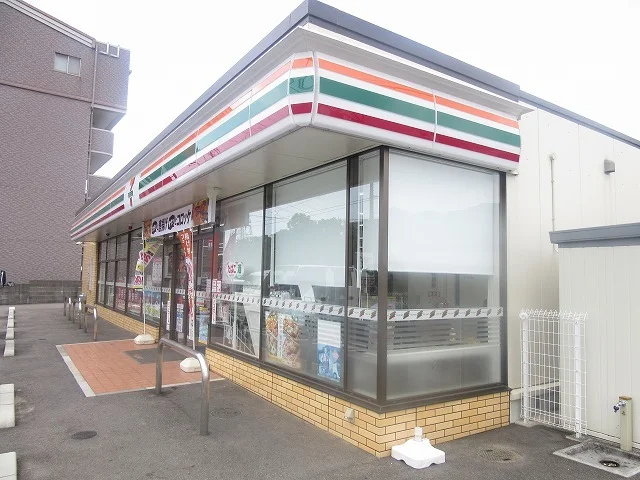 セブンイレブンまで220m