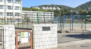 武山中学校まで1030m