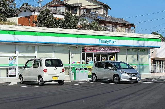 ファミリーマート 唐津菜畑店まで100m