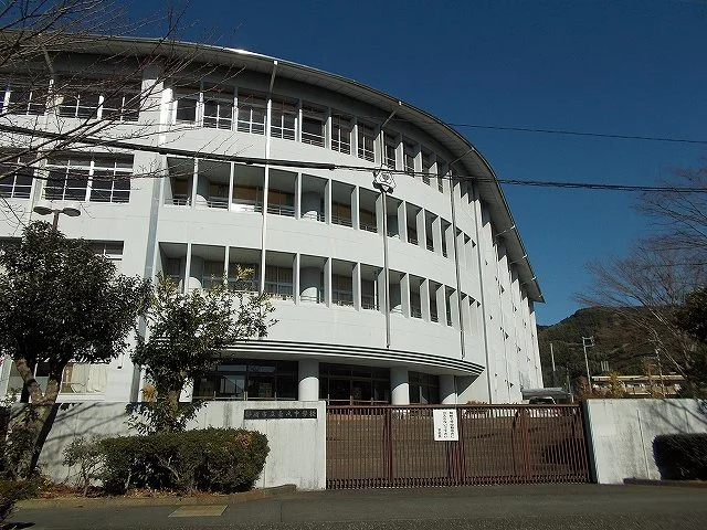 静岡市立竜爪中学校まで650m