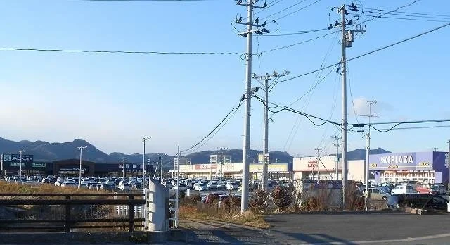 エイトタウンまで3300m