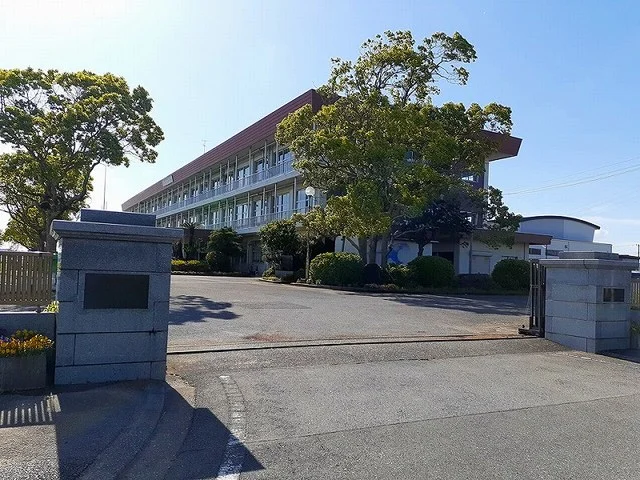 袖ケ浦市立平川中学校まで300m