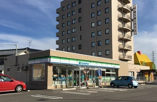 ファミリーマート新横江店まで2460m