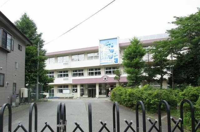 明見小学校まで1400m