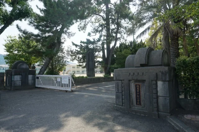 千松小学校まで1400m