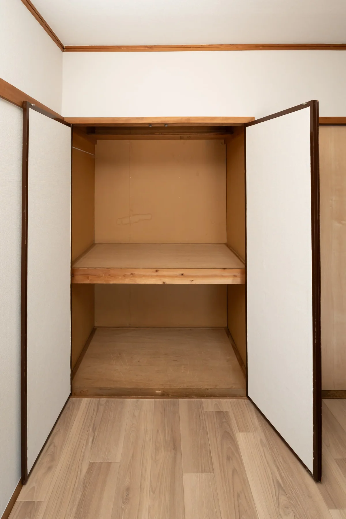奥行のある収納棚です！！