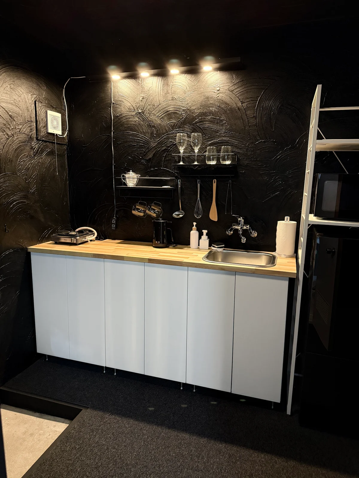 食器・調理器具完備のキッチン