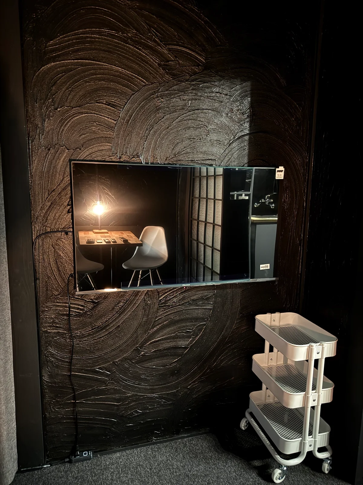 40インチテレビ、キャスター付きラック