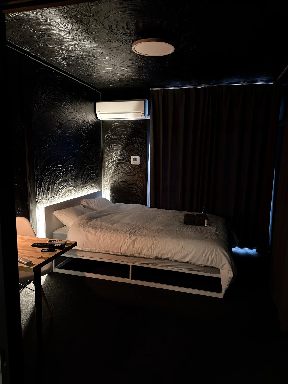 ダブルベッド、収納ボックス