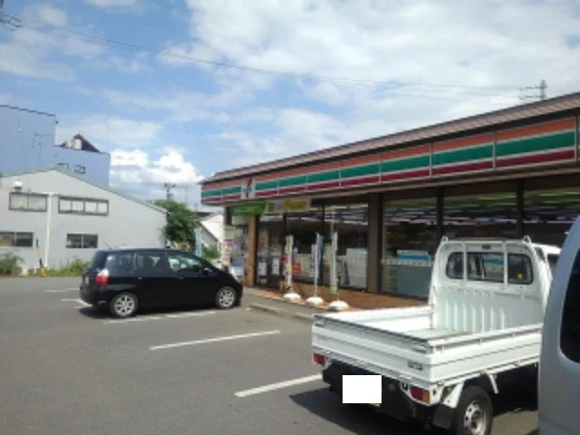 セブンイレブン安茂里駅西店まで1000m